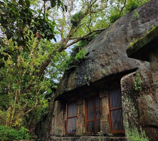 Kaviyoor Cave Temple