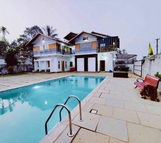 Private Swimming Pool Homestay with Kitchen in Vythiri